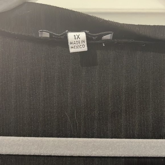 Boutique SL top with ties on both sides - Picture 3 of 3